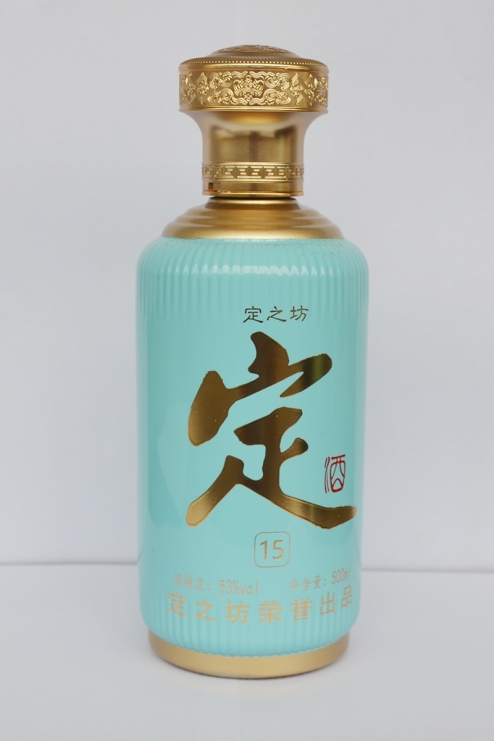 广东喷釉酒瓶